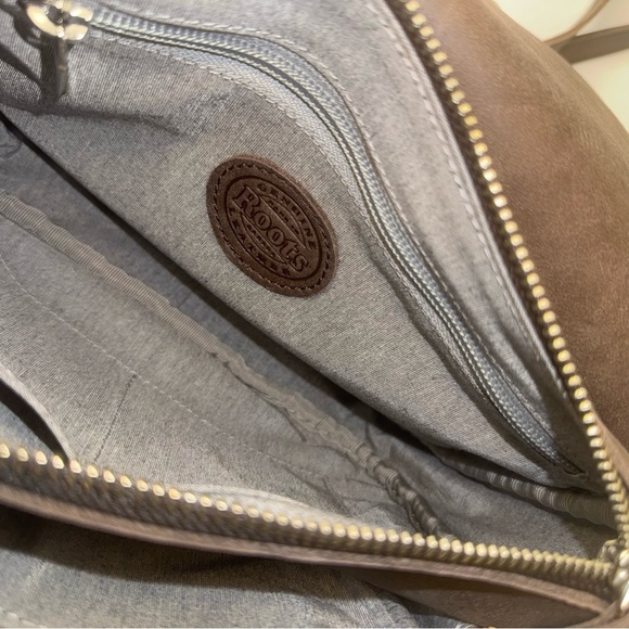 Roots Riverside Crossbody - Picture 5 of 11